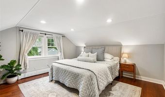 15 Berwick Pl, East Providence, RI 02916