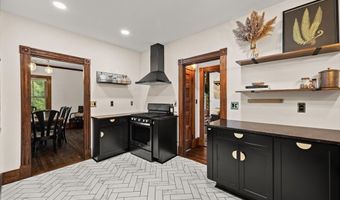 544 Main St, Acushnet, MA 02743