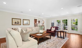 2 Knollwood Ln, Darien, CT 06820