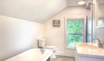 75 Mary St, Newport, RI 02840