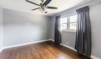 7 N Lincoln Ave, Addison, IL 60101