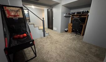 807 6th St, Aurora, NE 68818