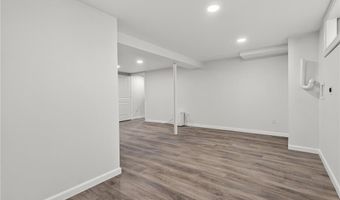 101 Bateman Ave, Cranston, RI 02920