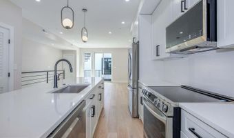 722 KENYON St NW #2, Washington, DC 20010