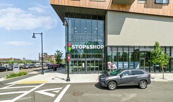 38 Hichborn 203, Boston, MA 02135