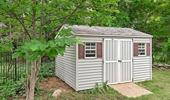 28 Loudon Pkwy, Albany, NY 12211