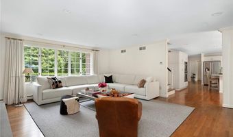 215 Watch Hill Dr, East Greenwich, RI 02818