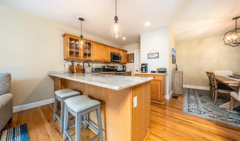 8 Hollyhock Knoll Ct 8, Bourne, MA 02532