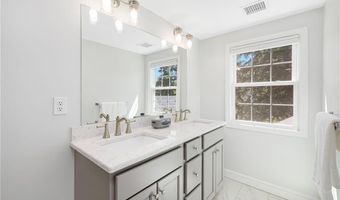 5 Lee Rd, Barrington, RI 02806