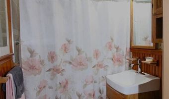 878 County Line Rd, Amityville, NY 11701