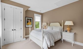 25 Walnut St, Jamestown, RI 02835