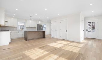 40 Atlantic St, Newport, RI 02840
