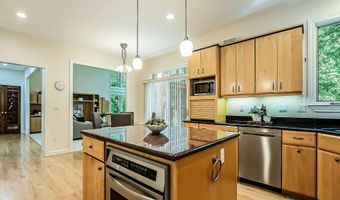 1544 Newport Creek Dr, Ann Arbor, MI 48103