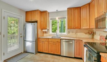 19 Oak Leaf Cir, Coventry, CT 06238