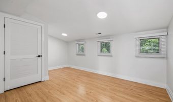 924 28TH St S, Arlington, VA 22202