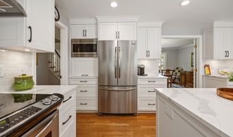 475 Riverside Dr, Cheshire, CT 06410