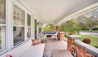 93 Meeting House Ln, Amagansett, NY 11930