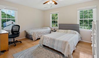 9220 BURNETTA Dr, Annandale, VA 22003