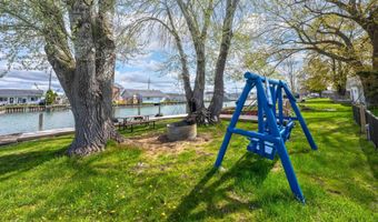 6334 Marina Dr, Algonac, MI 48001