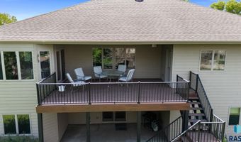608 N Riverwood Cir, Brandon, SD 57005