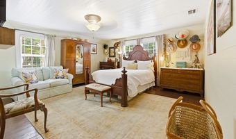 128 4th St, Apalachicola, FL 32320