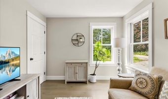 48 Ocean St, Belfast, ME 04915