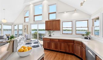 63 Teed Ave, Barrington, RI 02806