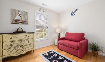 61 Schooner Cove Ln, Narragansett, RI 02882