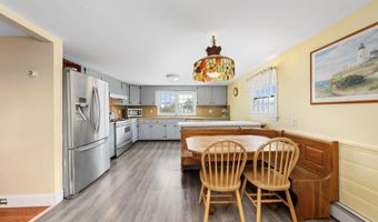 25 Meadow Ln, Amityville, NY 11701