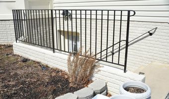 7582 VENTURE Dr, Alexandria, VA 22315