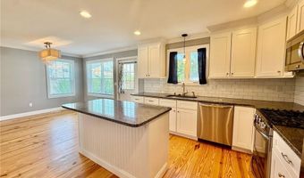 52 Bedlow Ave, Newport, RI 02840