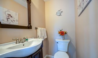 20 Bayview Rd, Amityville, NY 11701