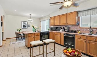 725 N 8th Ave, Addison, IL 60101