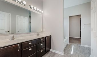 8894 Benjamin Ln, Avon, IN 46123