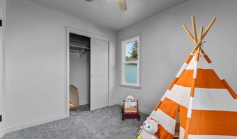 1824 E COLLEGE Ave, Appleton, WI 54915