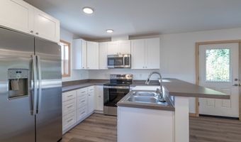 51680 Rose St, Blue River, OR 97413