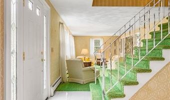 1 Edelweiss Ave, Lincoln, RI 02865
