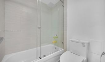 20505 E Country Club Dr 137, Aventura, FL 33180
