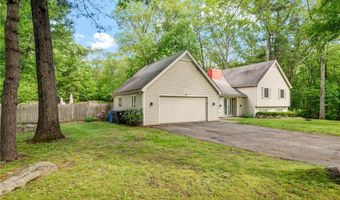 8 Westgate Rd, Cumberland, RI 02864