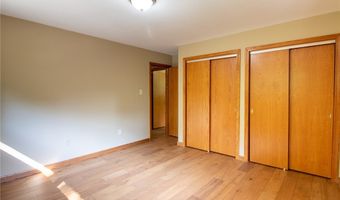 1341 Valley Dr, Akron, OH 44312