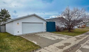 5105 Redcoat Loop, Bismarck, ND 58503