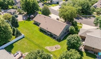 412 E Meadowlark Cir, Brandon, SD 57005