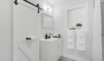 119 E Pearl St, Aurora, MO 65605