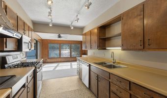 905 Cold Mountain Rd, Lake Toxaway, NC 28747