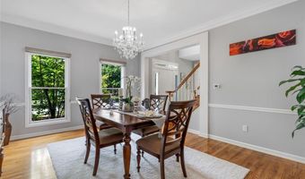 821 Heatherhaven Dr, Ballwin, MO 63011