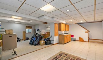 2051 Carlisle St, Algonquin, IL 60102