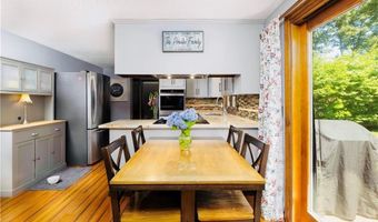 8 Winterberry Dr, Coventry, RI 02816