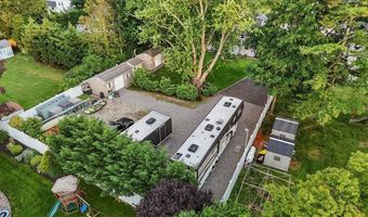 50 Towne St, Amityville, NY 11701