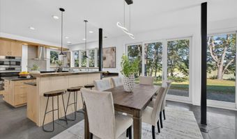 4061 Thornoaks Dr, Ann Arbor, MI 48104