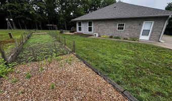 3702 Round House Rd, Aurora, MO 65605